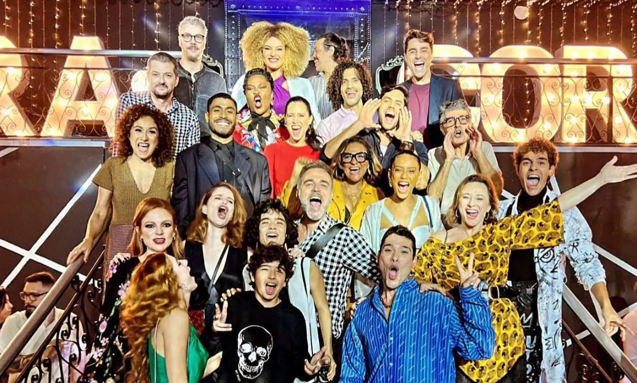 Atores celebram a estreia da novela Cara e Coragem