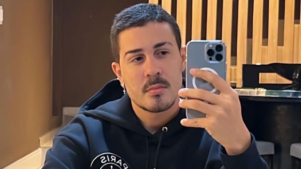 No hospital após lipo, Carlinhos Maia fala sobre assalto em sua casa: ”Arrombaram”