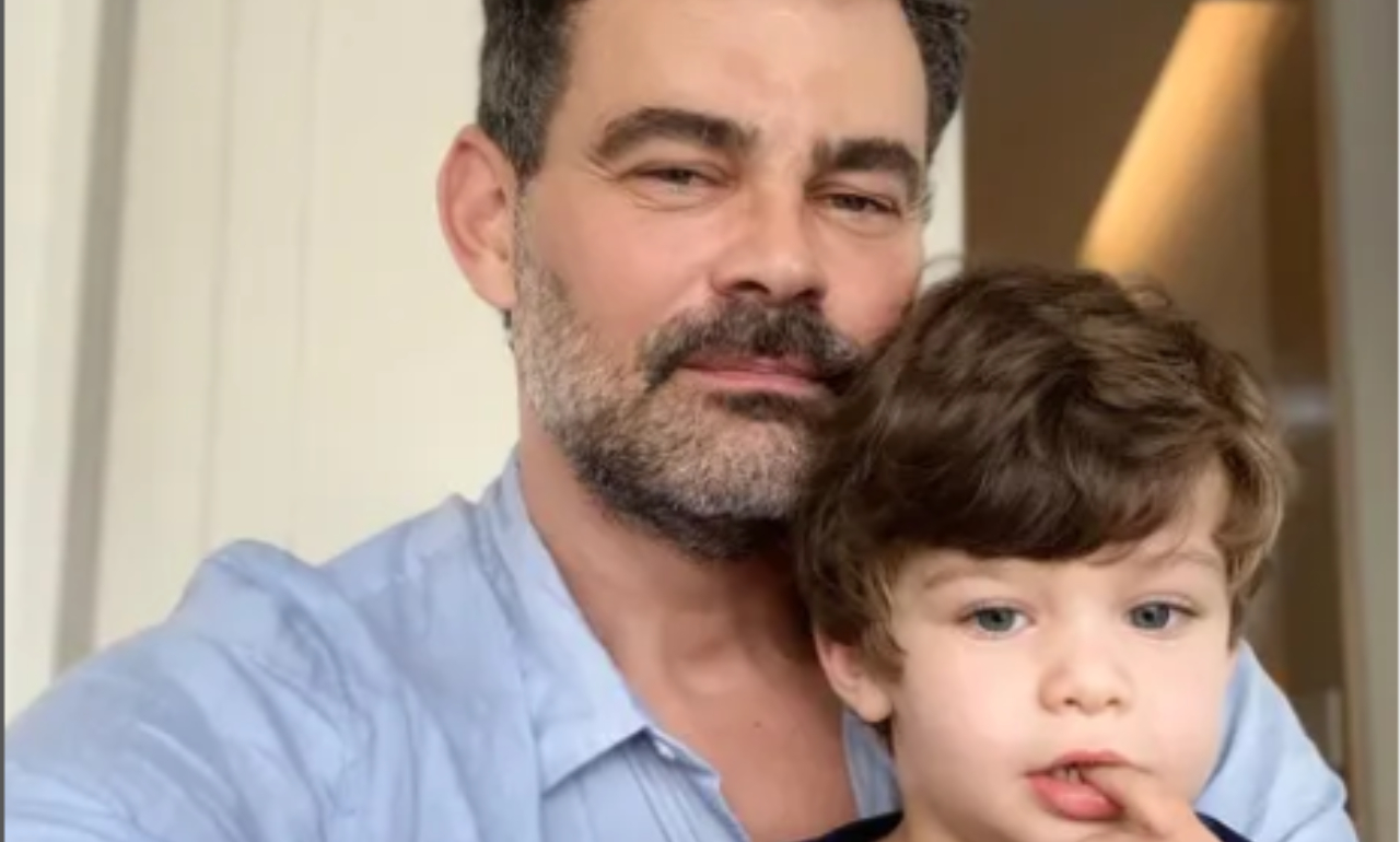 Carmo Dalla Vecchia posta selfie fofa com o filho, Pedro, e arranca elogios: ”Que lindos”