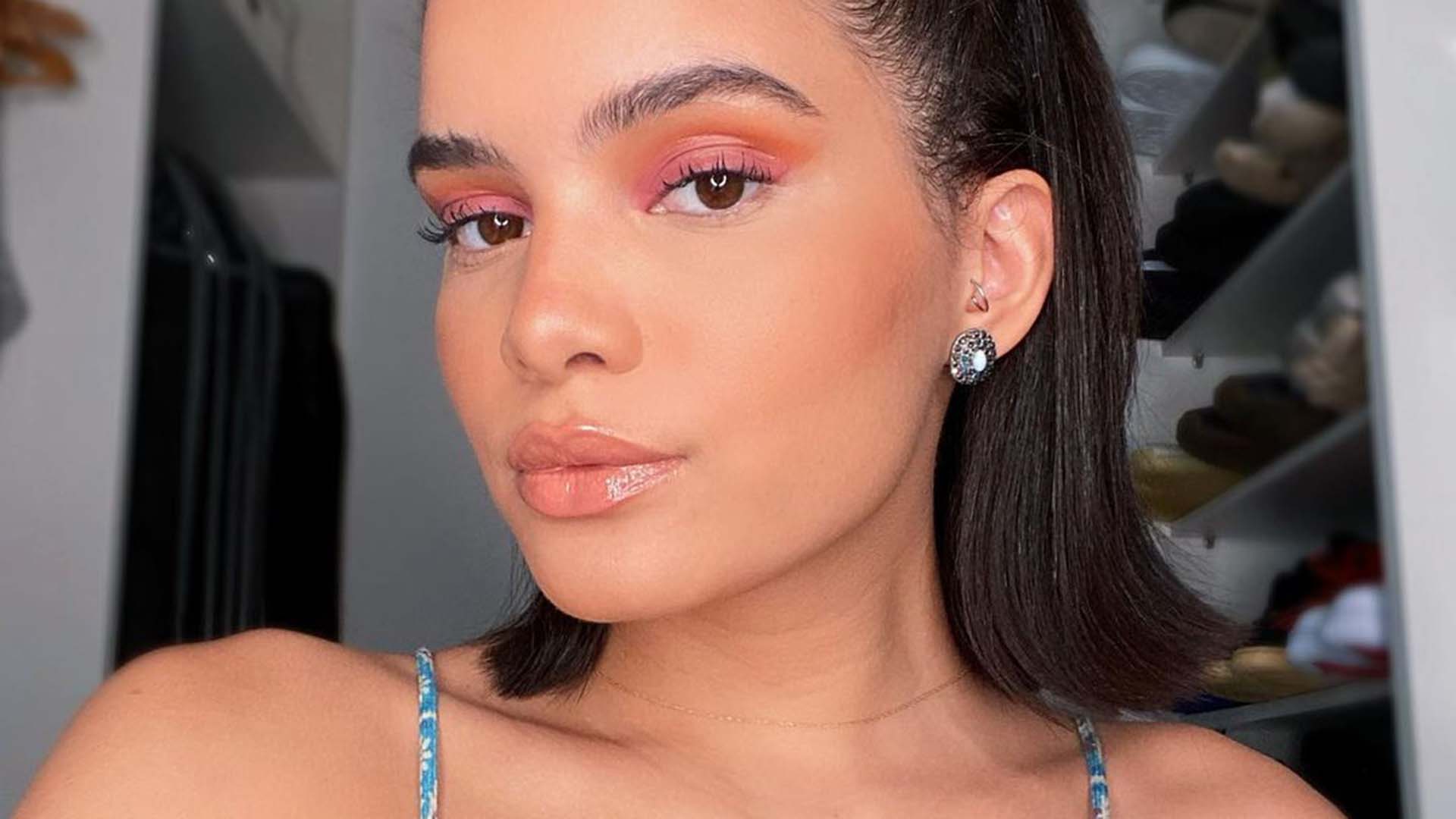 Carol Macedo arrasa ao usar biquíni fio-dental em passeio