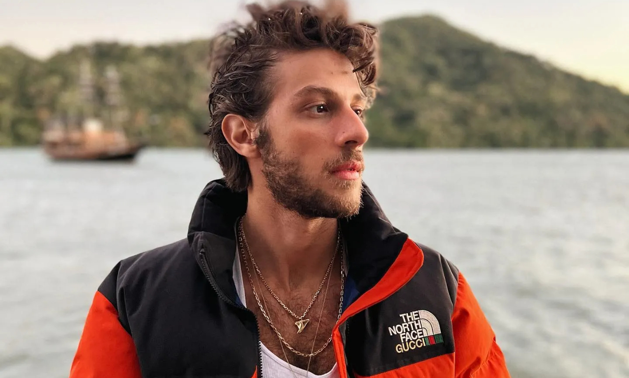 Chay Suede se reúne com todos os irmãos durante viagem em família