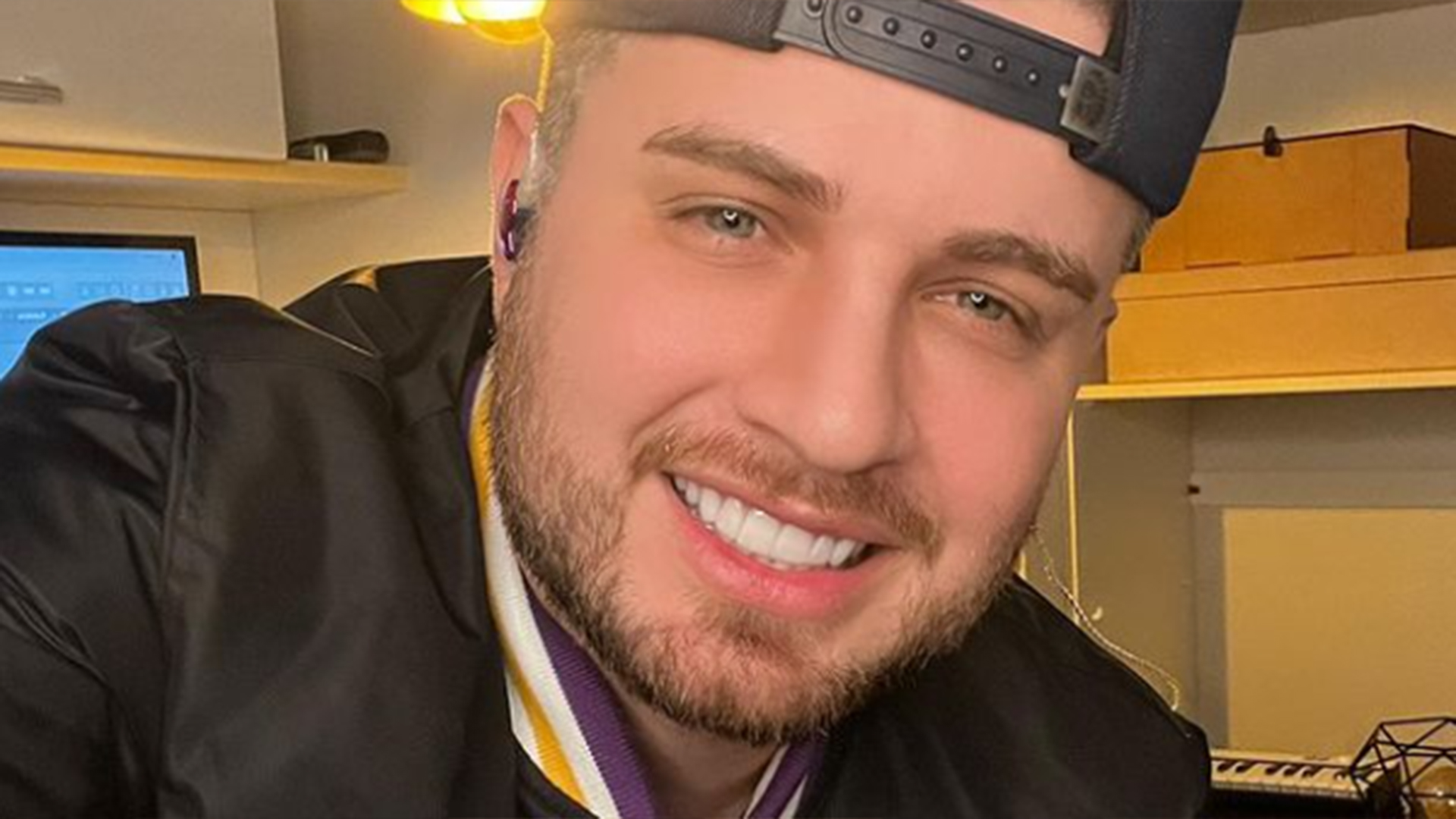 Sertanejo Conrado recebe alta hospitalar após 46 dias internado