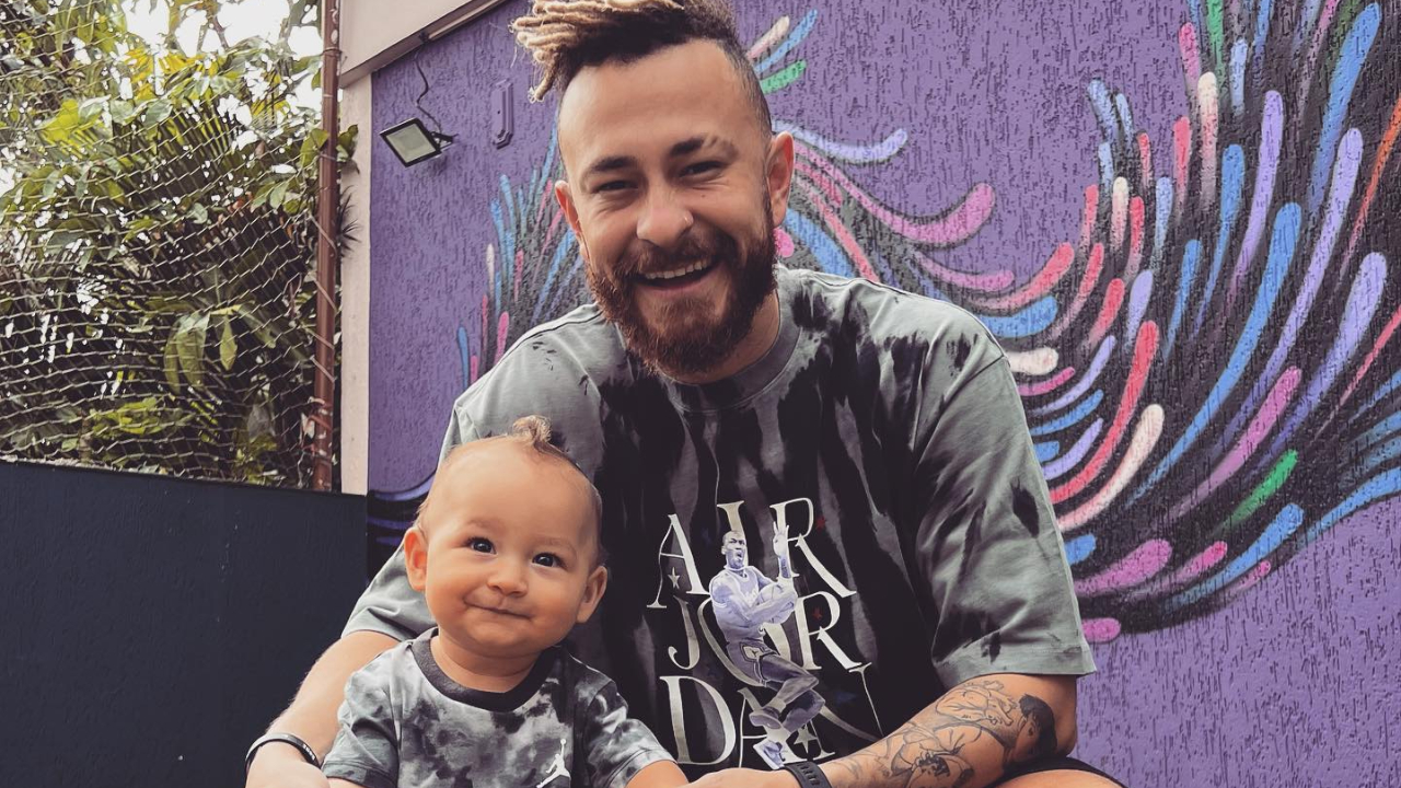 Filho de Fred e Bianca aparece vestido de dinossauro e derrete a web: ”Carinha engraçado”