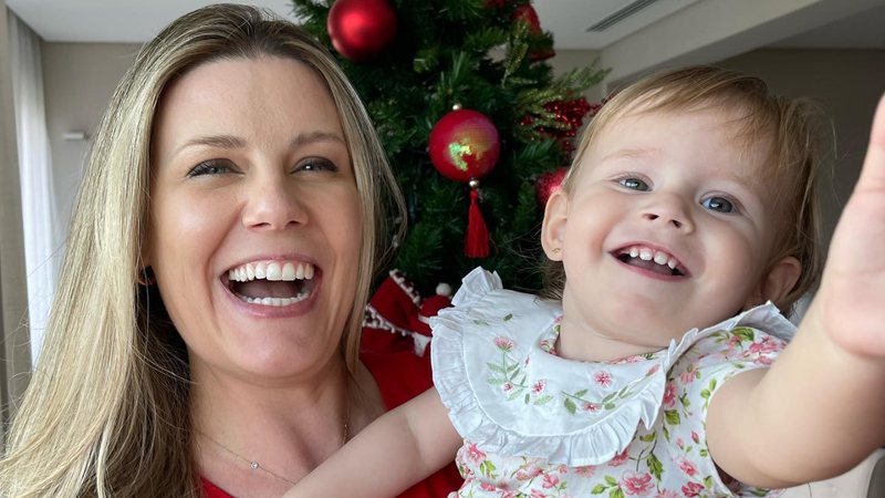 Daiana Garbin publica clique carinhoso com a filha, Lua, e comemora o Dia das Mães