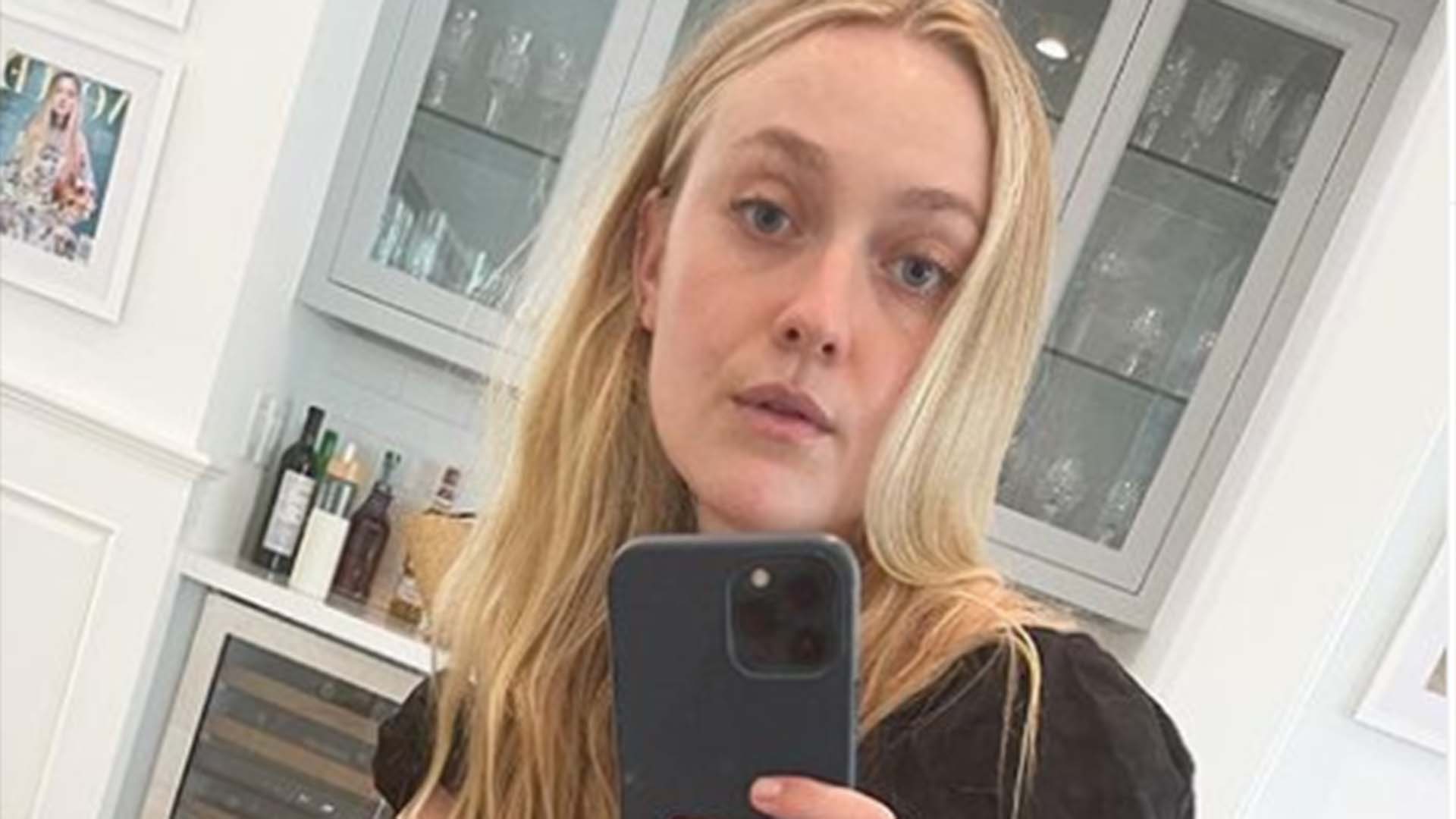Dakota Fanning arrasa em foto só de biquíni na web