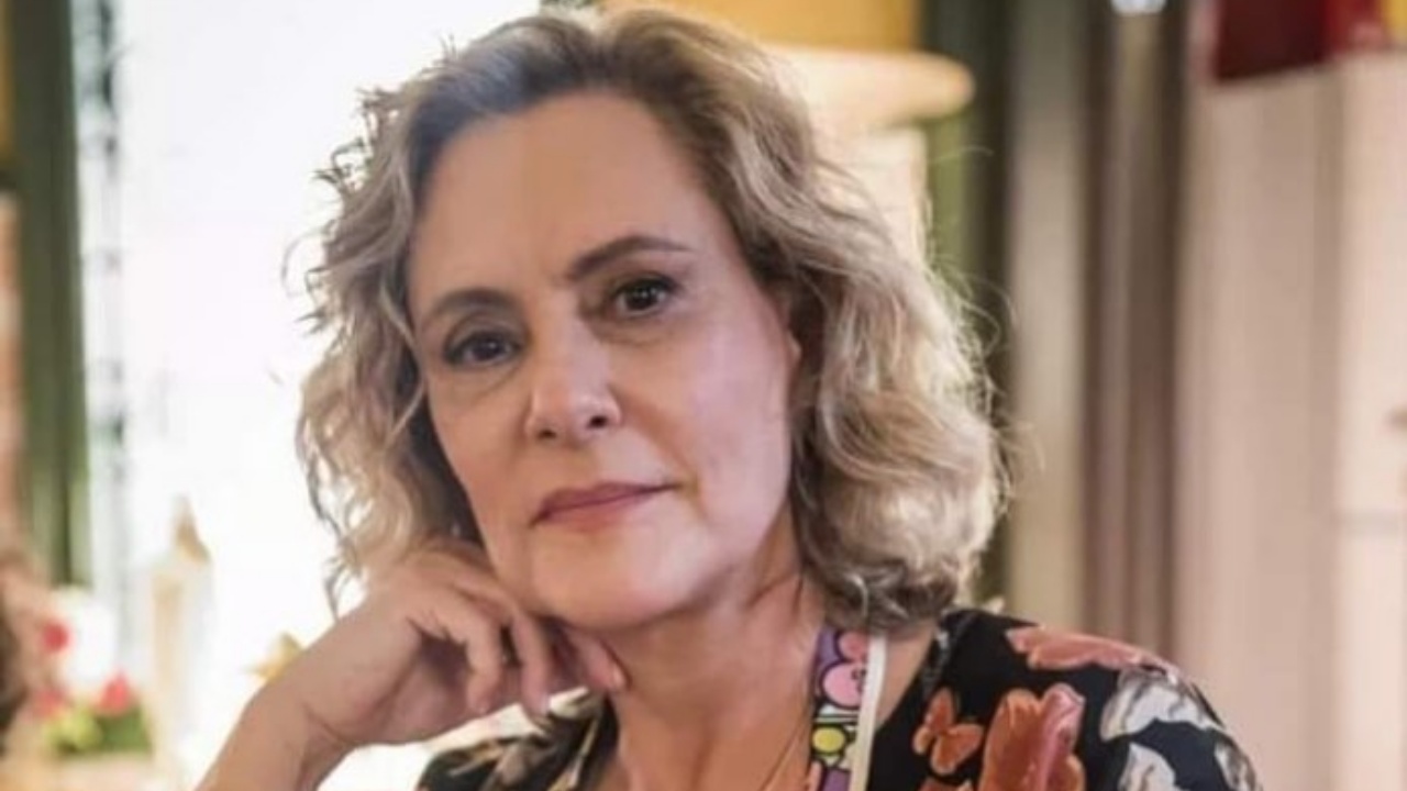 Elizabeth Savala compartilha clique raro ao lado da mãe: “A dona de tudo”