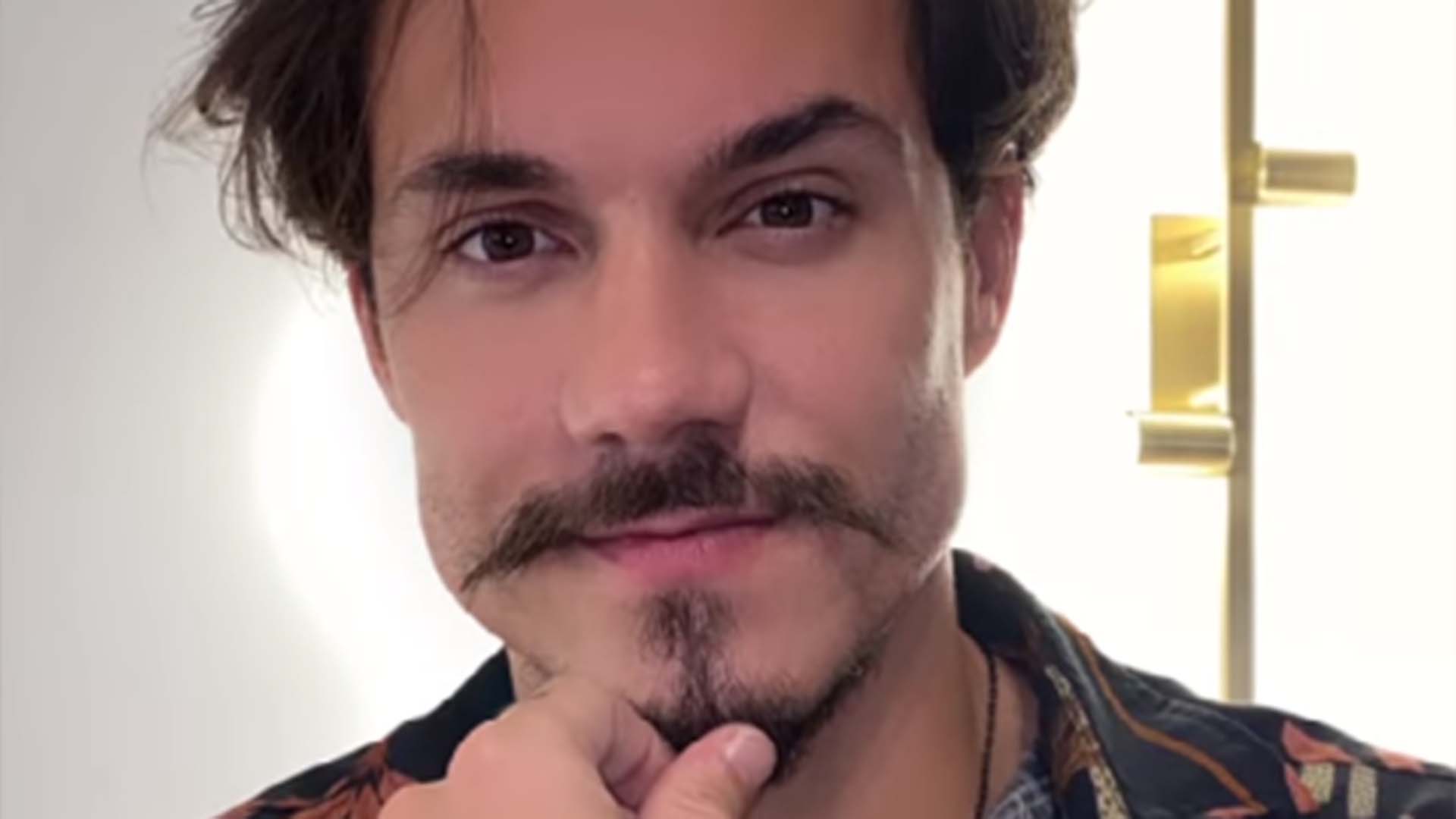 Ex-BBB Eliezer sai em defesa de Arthur Aguiar após críticas