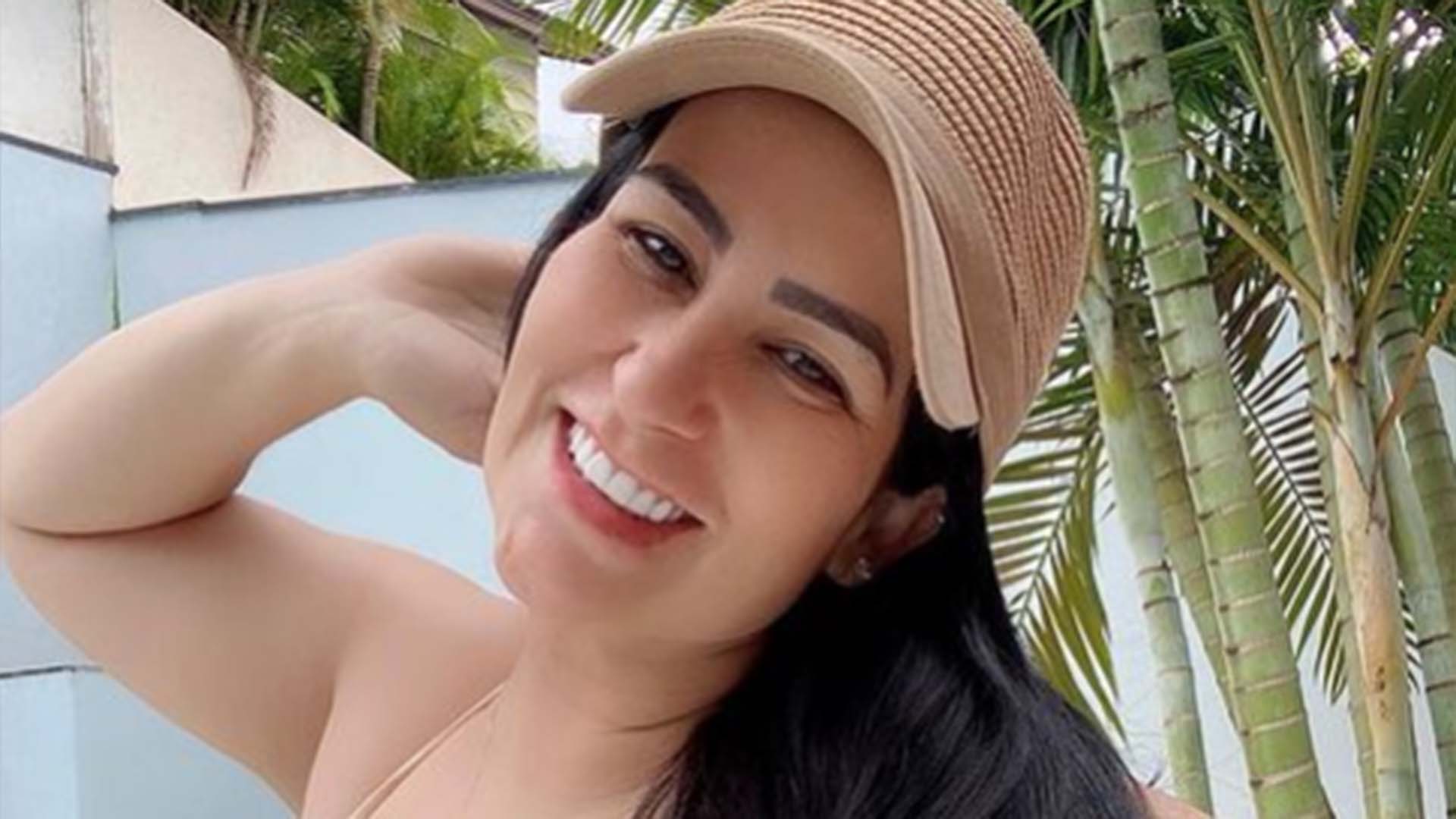 Fabíola Gadelha coloca fantasia da Pequena Sereia na filha de 1 mês