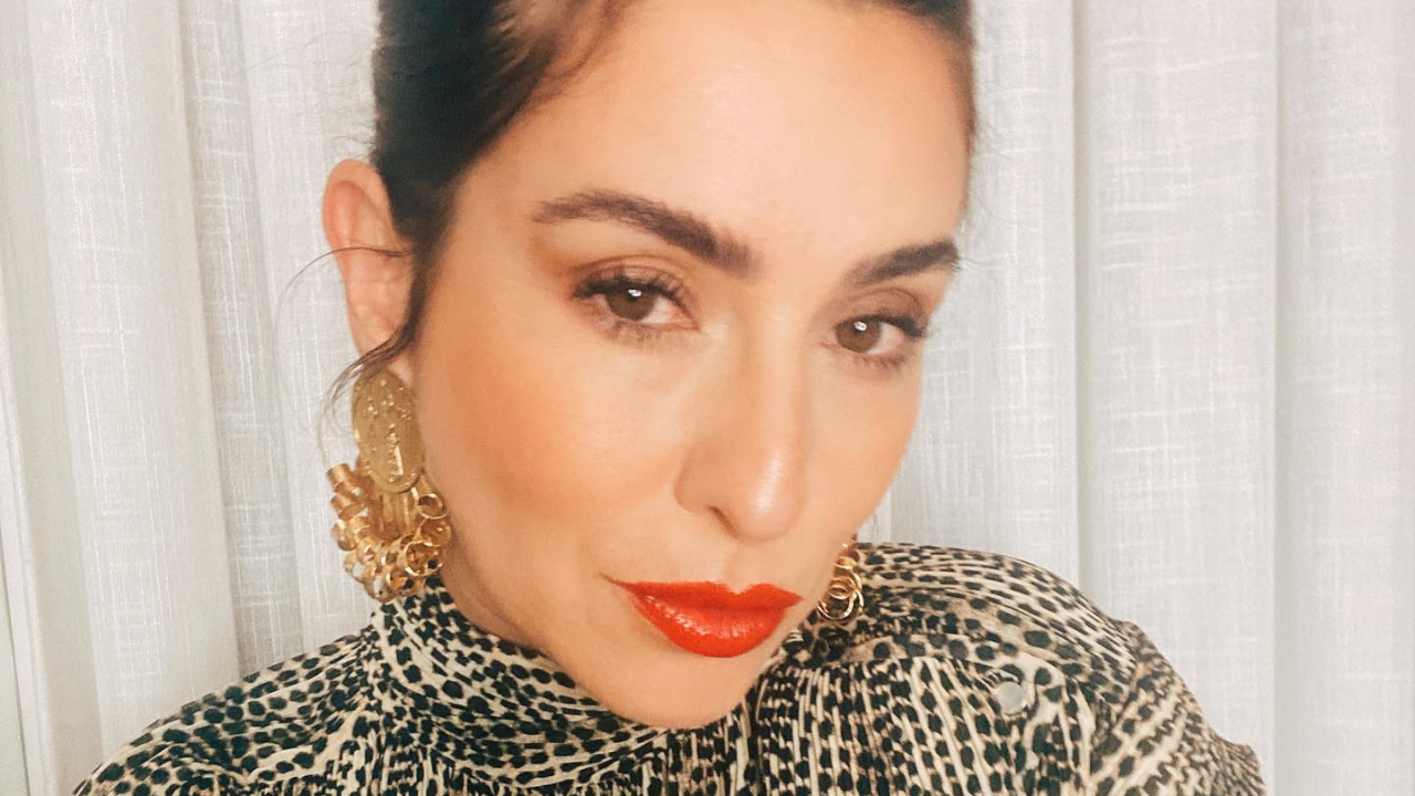 Aos 38 anos, Fernanda Paes Leme posa de biquíni e arranca suspiros: ”Que shape é esse?”