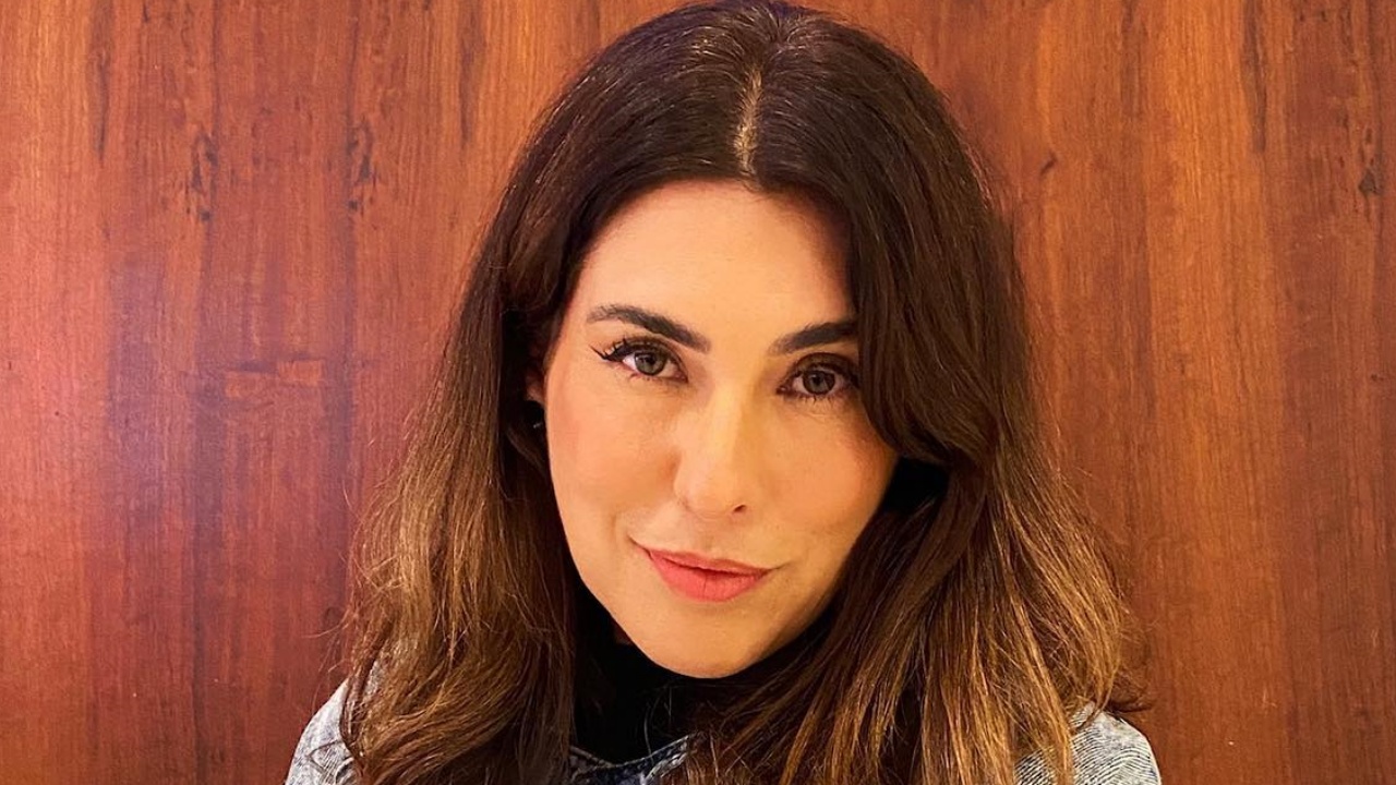 Fernanda Paes Leme passeia de barco com amigos: “Feliz demais”