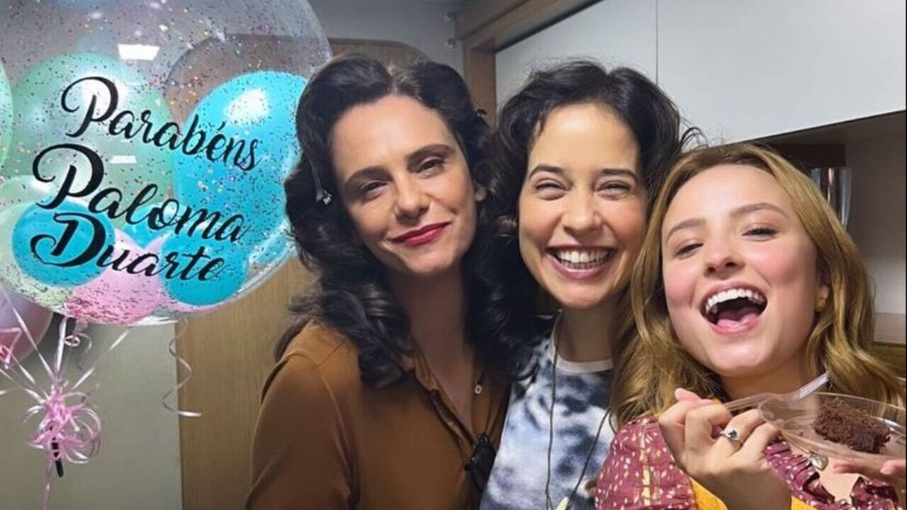 Paloma Duarte recebe festa de aniversário surpresa nos bastidores de “Além da Ilusão”