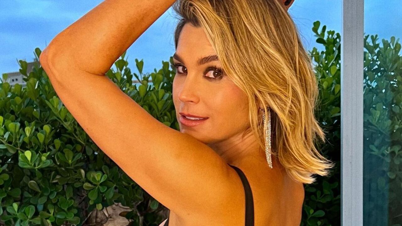 De body cavado, Flávia Alessandra surge arrasadora em ensaio