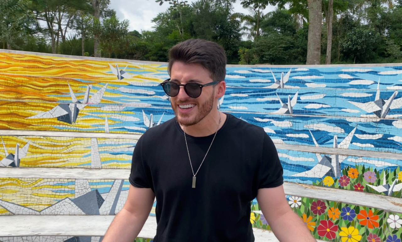 Gabriel Smaniotto lança música, ‘Maria Fifi’, acompanhada por videoclipe