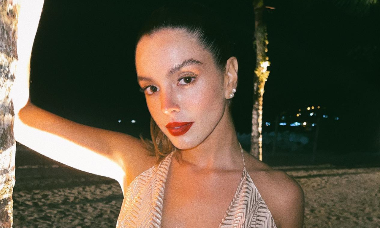 Giovanna Lancellotti arranca elogios ao relembrar cliques de biquíni em Noronha: ”Que mulher”