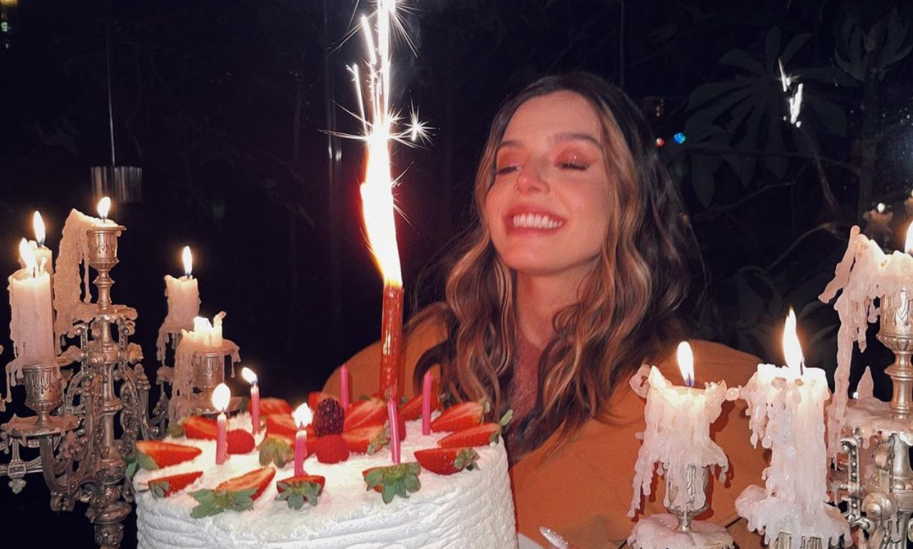 Giovanna Lancellotti abre álbum de fotos da chegada dos seus 29 anos: ”Melhor aniversário da minha vida”