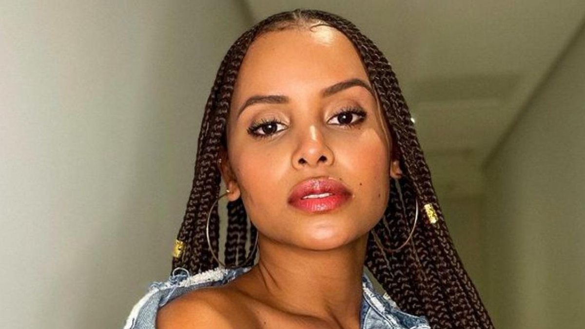 De top, Gleici Damasceno deixa web apaixonada em novo clique colorido: ”Beleza condiz”