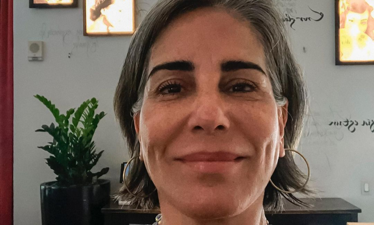 Gloria Pires renova o visual e exibe resultado nas redes: ”Linda como sempre”