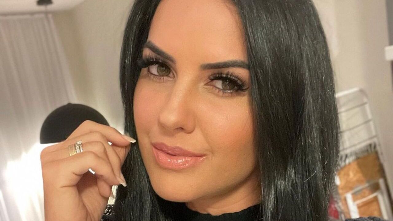 Graciele Lacerda surge deslumbrante em macacão vermelho decotado: ”Maravilhosa”