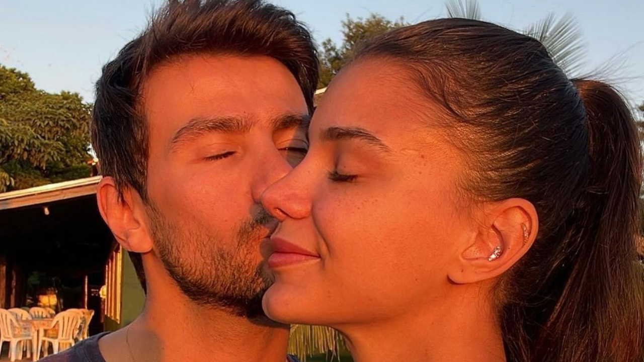 Jakelyne Oliveira e Mariano curtem lindo pôr do sol durante estadia em fazenda: ”Das coisas simples que me fazem feliz…”