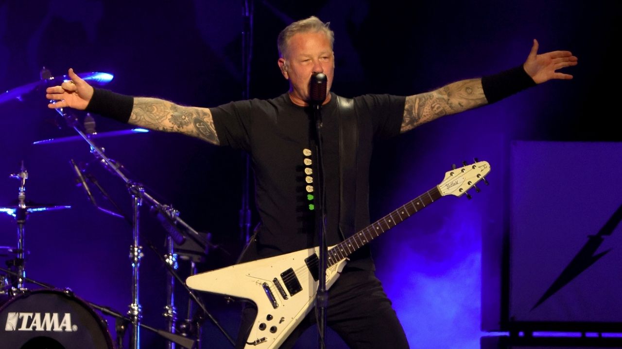 Vocalista do Metallica liga para fã que teve filho em show da banda; veja