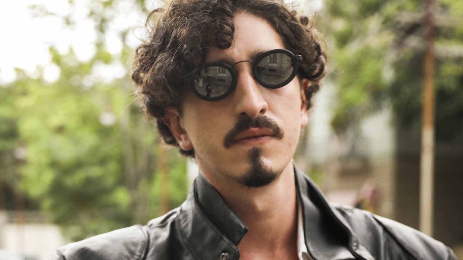 Johnny Massaro renova o corte de cabelo após gravar a novela ‘Além da Ilusão’