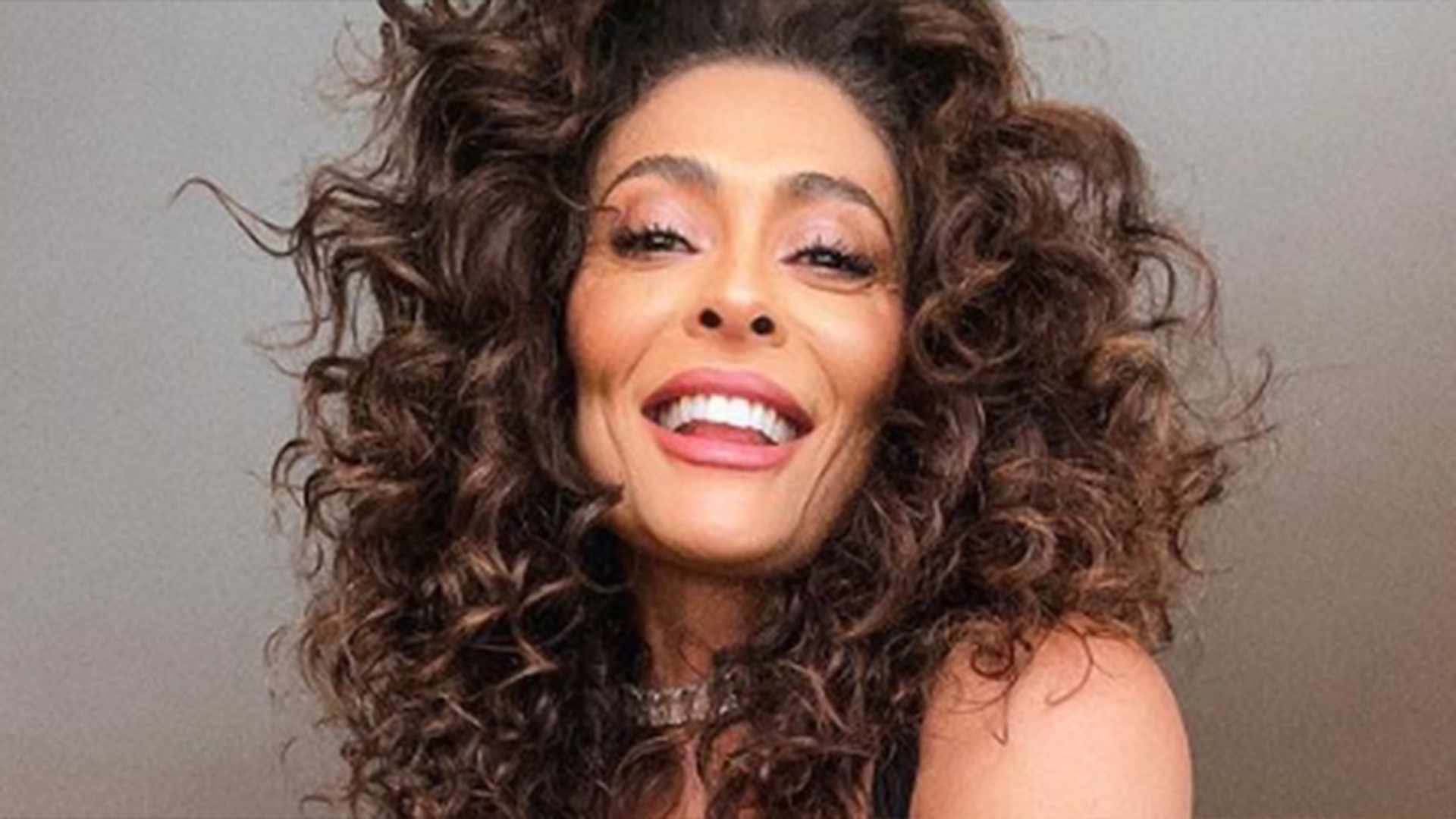 Juliana Paes aposta em vestido amarelo chamativo e chama a atenção: ”Sol mais lindo”