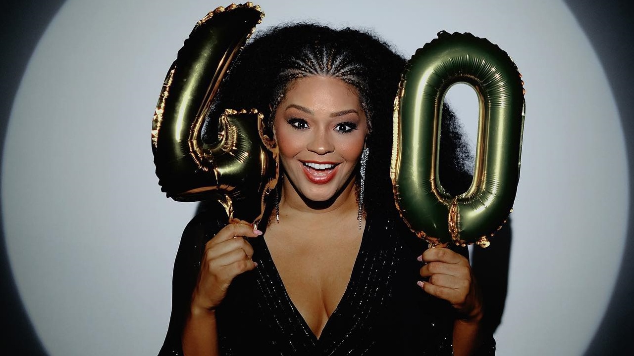 Juliana Alves reflete ao completar 40 anos: “Continuo ouvindo meu coração”