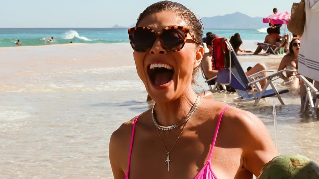 Juliana Paes curte dia na praia ao lado da família: “Muito amor envolvido”