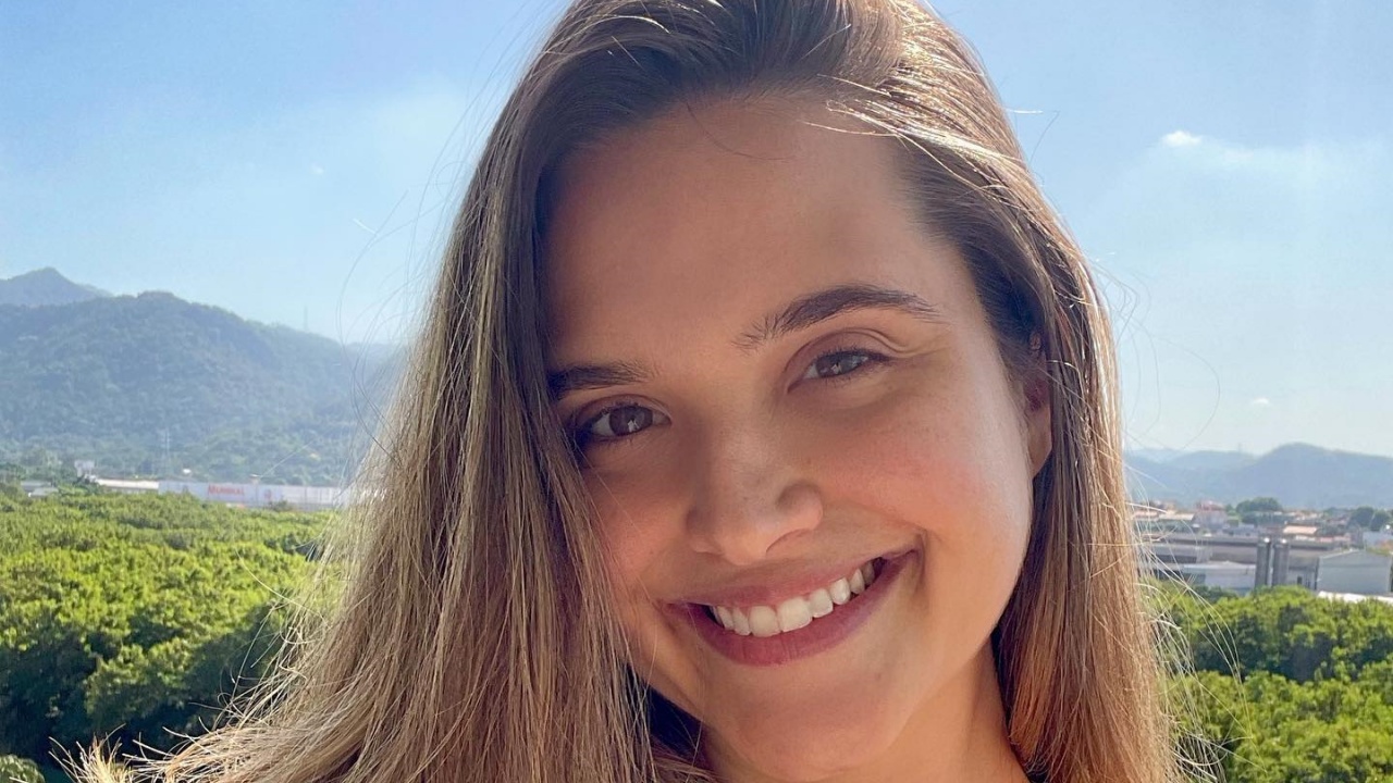 Juliana Paiva publica clique natural e fala sobre a importância da aceitação