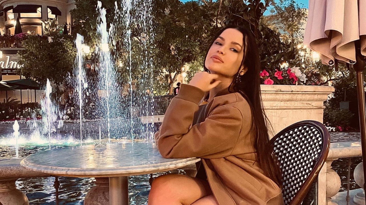 De top brilhante, Juliette rebola ao som da sua nova música: ”Bora aquecer a semana”