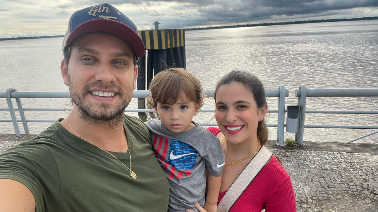 Kamilla Salgado surge coladinha com o marido e o filho em clique encantador: ”Lindos!”