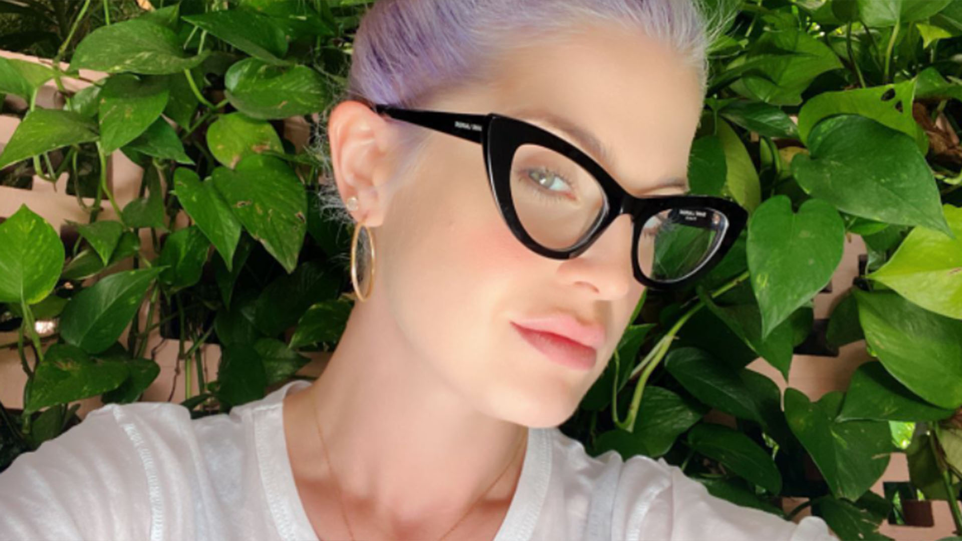 Kelly Osbourne anuncia que está grávida pela primeira vez