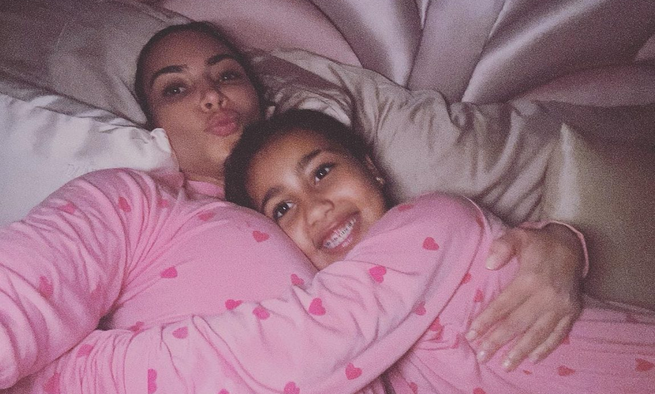 Kim Kardashian relembra cliques no verão com a filha, North: ”Meu bebê vai fazer 9 anos”