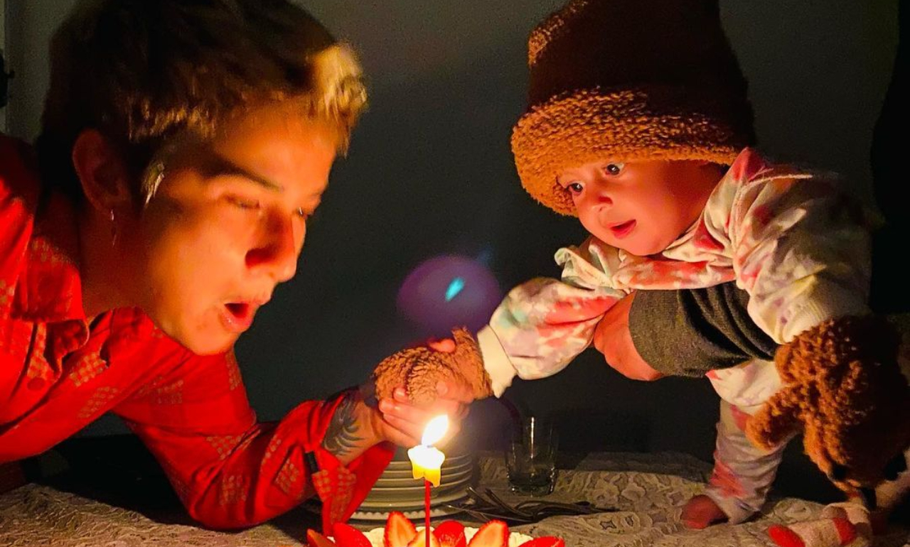 Com uma das filhas gêmeas, Lan Lanh celebra o seu aniversário: ”Eu e um dos presentes”