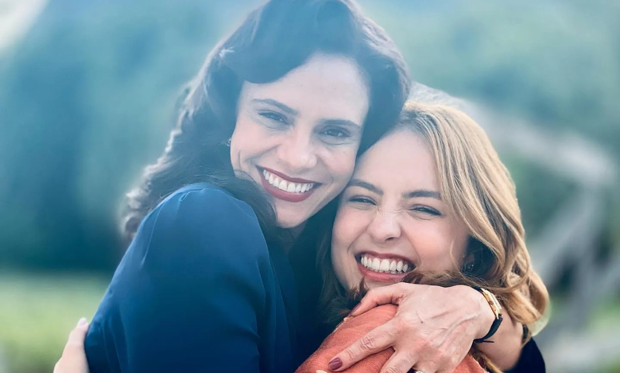 Larissa Manoela publica fotos com Malu Galli e se declara: ”Tenho sorte e que sorte”