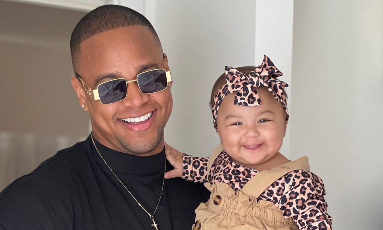 Leo Santana mostra reação da filha ao ouvir a sua música e se emociona: ”Não consegui conter as lágrimas”