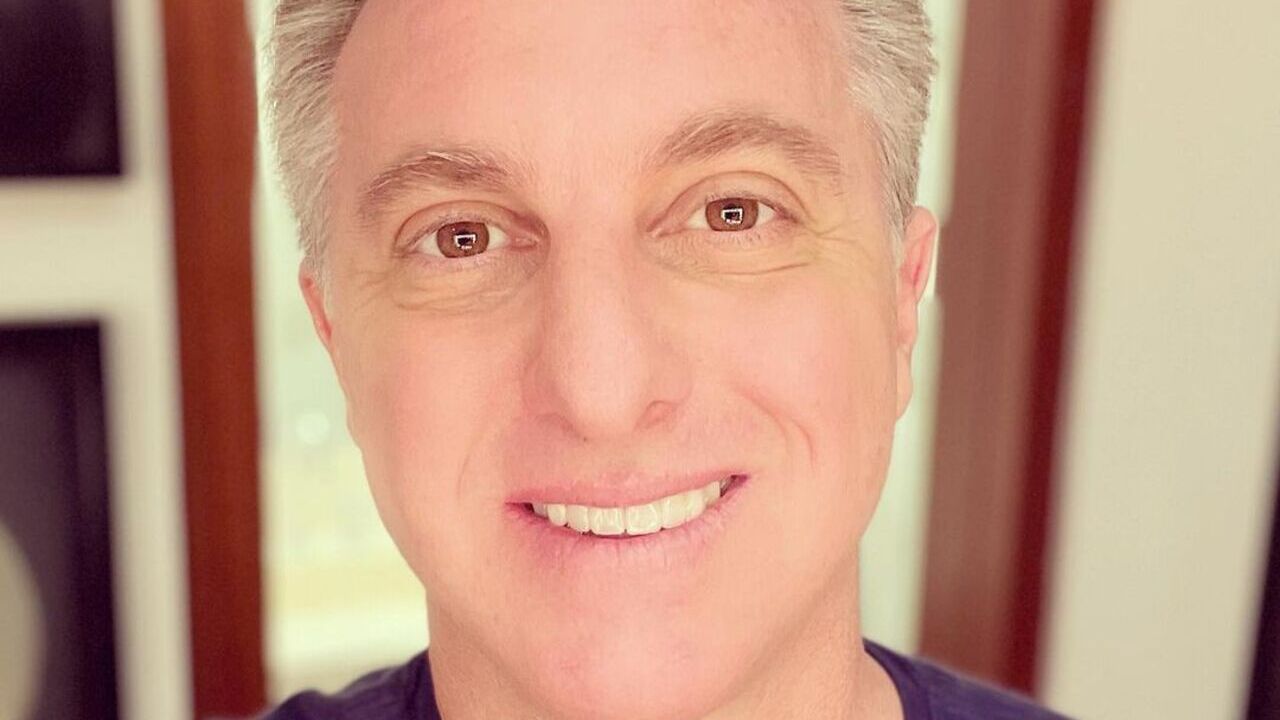 Luciano Huck exibe retrato perfeito de sua família: ”Base de tudo”