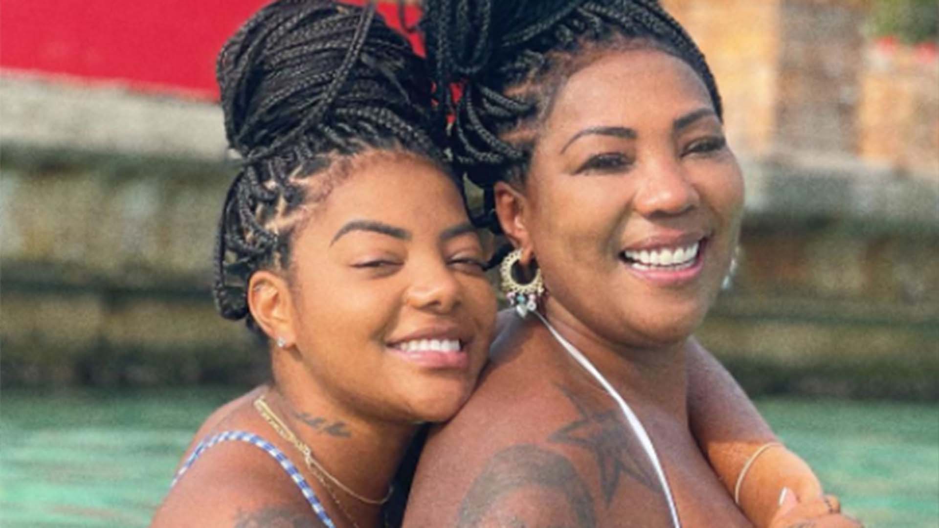 Mãe de Ludmilla exibe corpão em foto só de biquíni
