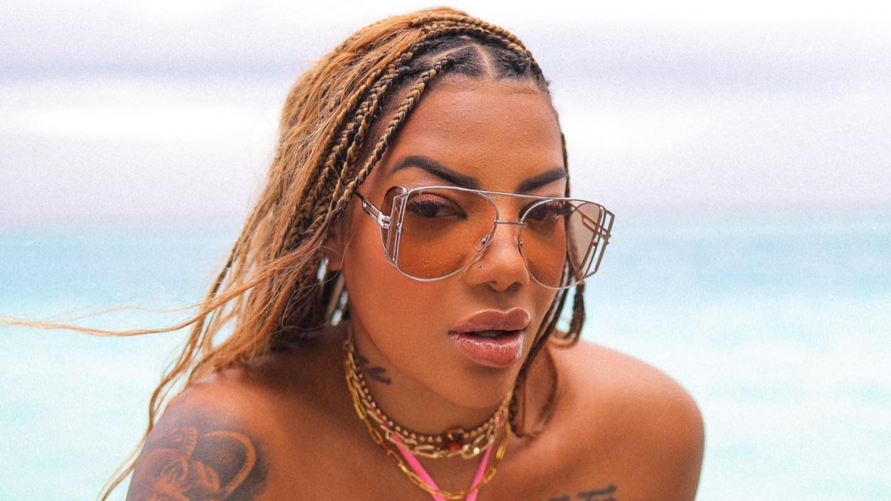 De biquíni cavado, Ludmilla ostenta corpão sarado nas Ilhas Maldivas: ”1, 2 ou 3?”