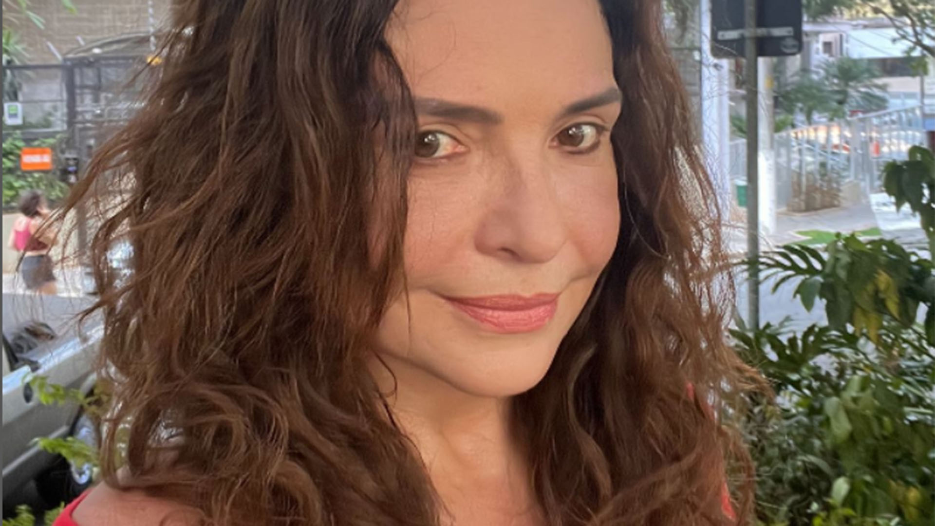 Luiza Tomé mostra foto rara e inédita com os três filhos
