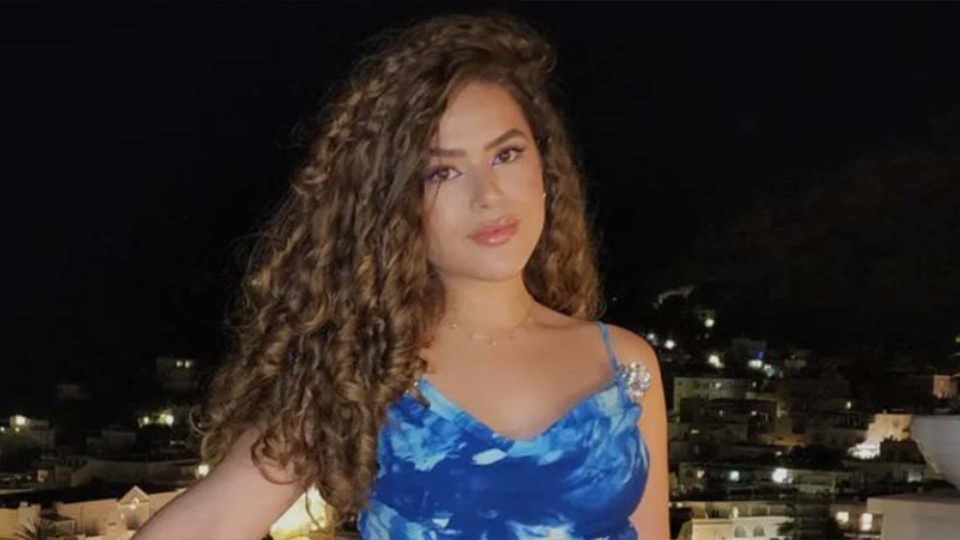 Maisa Silva escolhe vestido curtinho para celebrar seus 20 anos