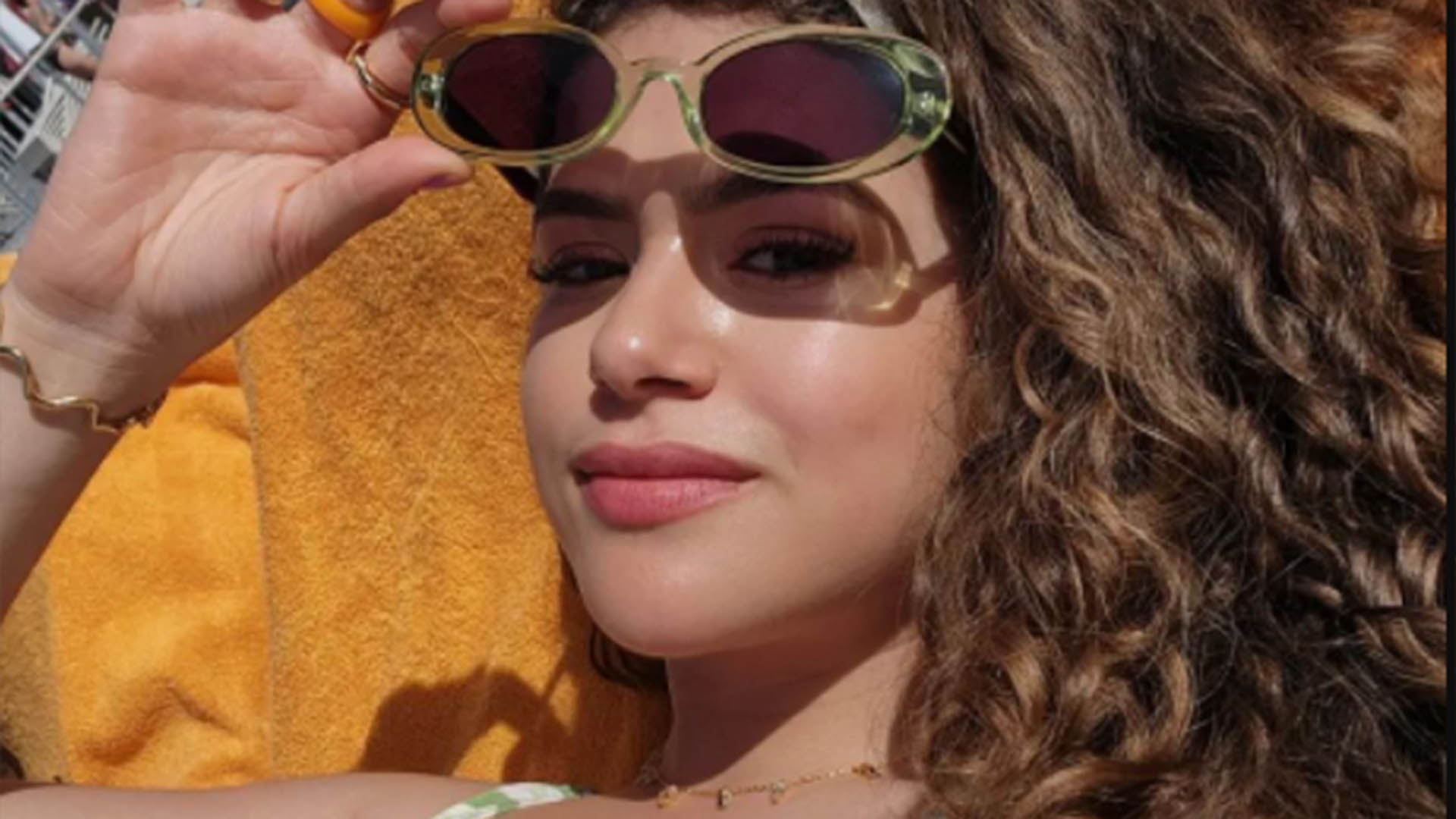 Maisa publica selfies em alto mar e encanta internautas com a beleza