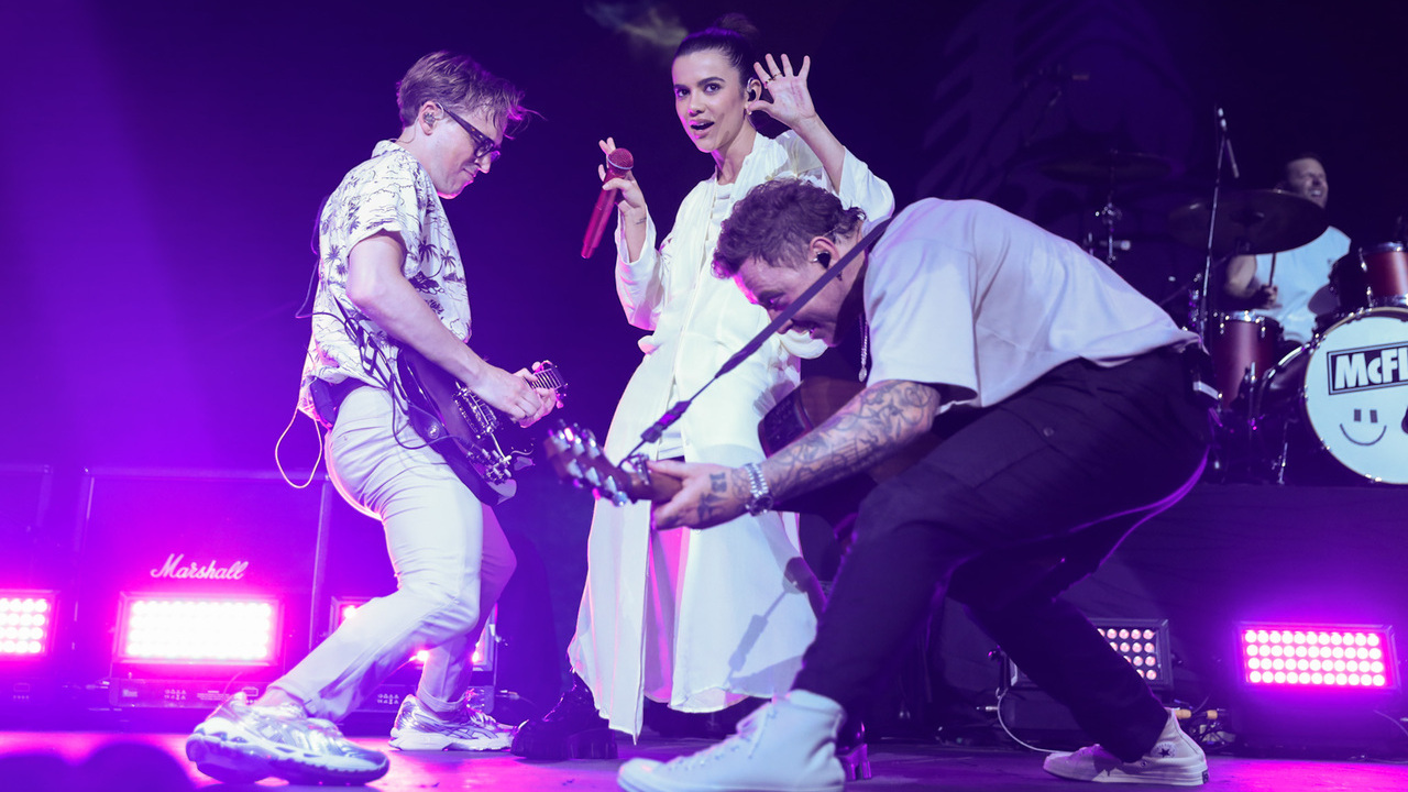 Manu Gavassi relembra primeira interação com a banda McFly