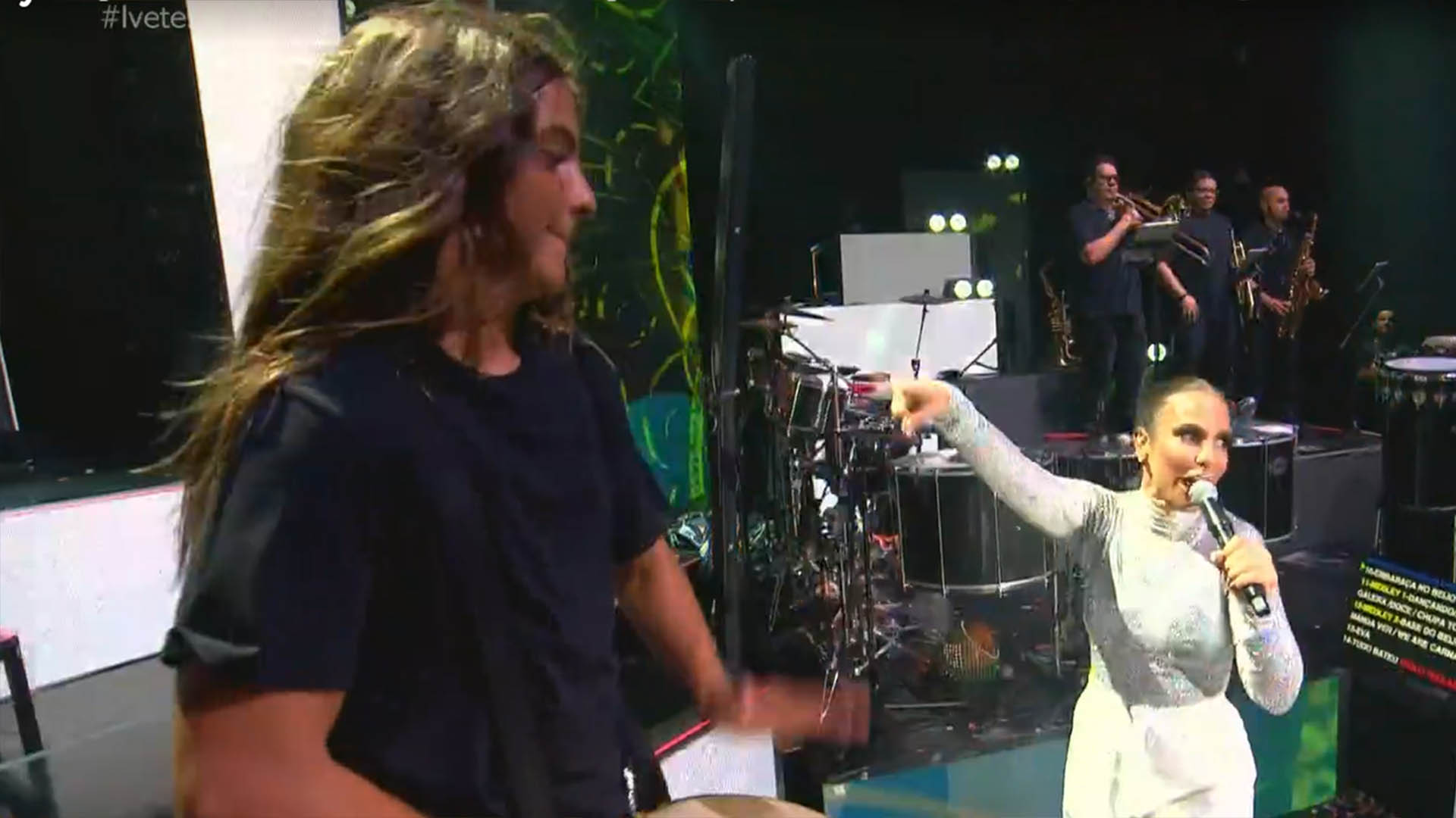Filho de Ivete Sangalo arrasa em participação no show da mãe