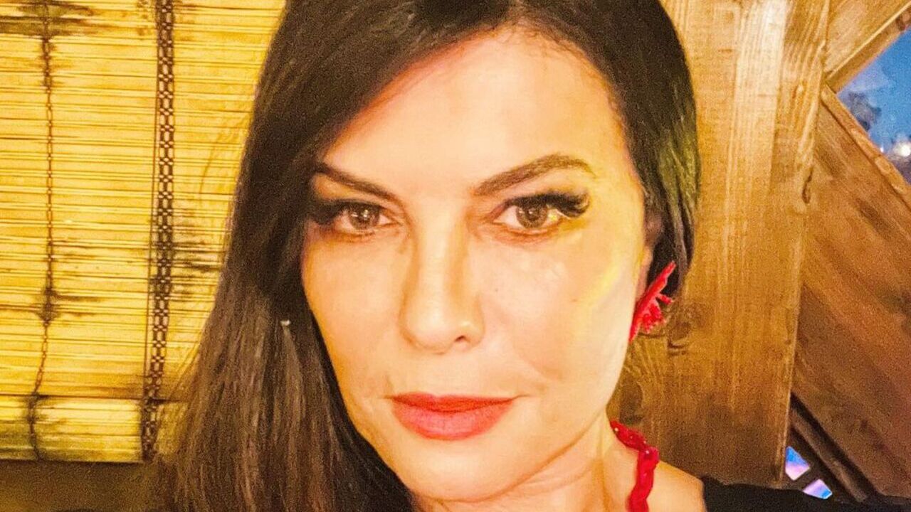 Márcia Goldschmidt encanta com clique raro dos três filhos
