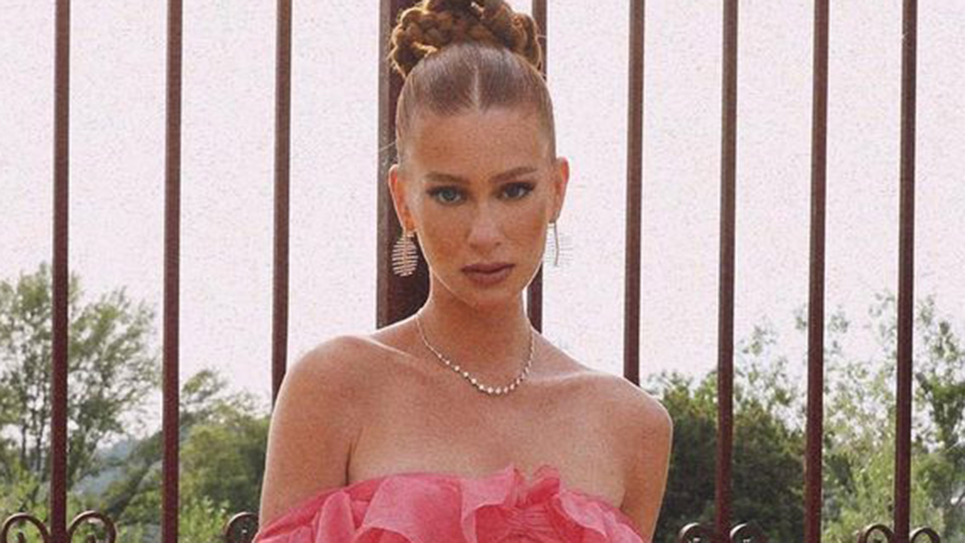 Marina Ruy Barbosa usa vestido de mais de R$ 30 mil na Itália