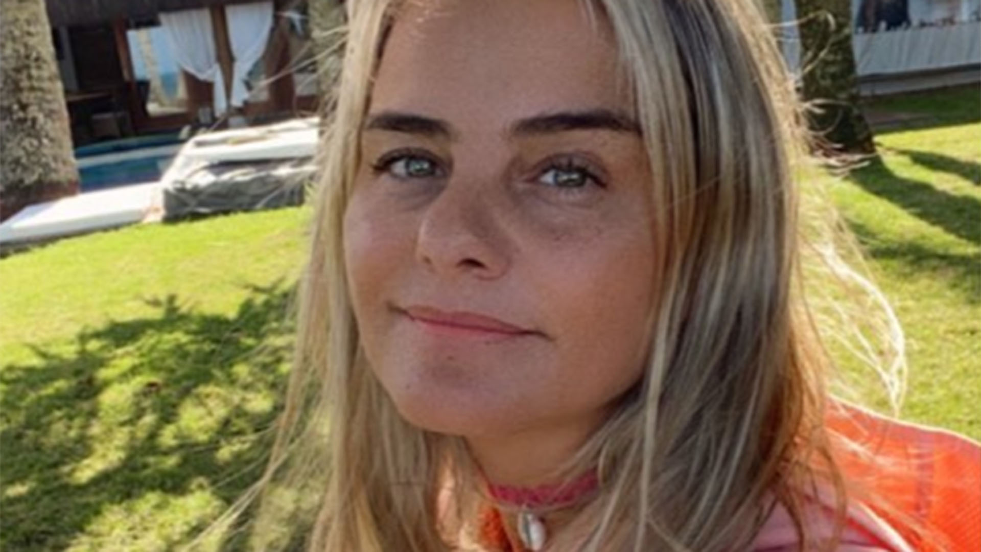 De biquíni, Milene Domingues exibe o corpão sarado