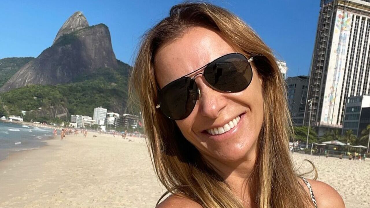 Em seu aniversário, Mônica Martelli inicia o dia de forma especial