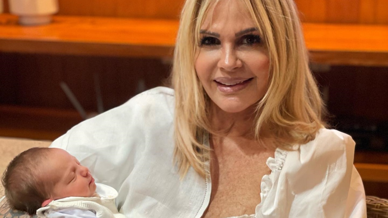 Monique Evans celebra o primeiro mês da neta, Ayla: “O milagre se fez”