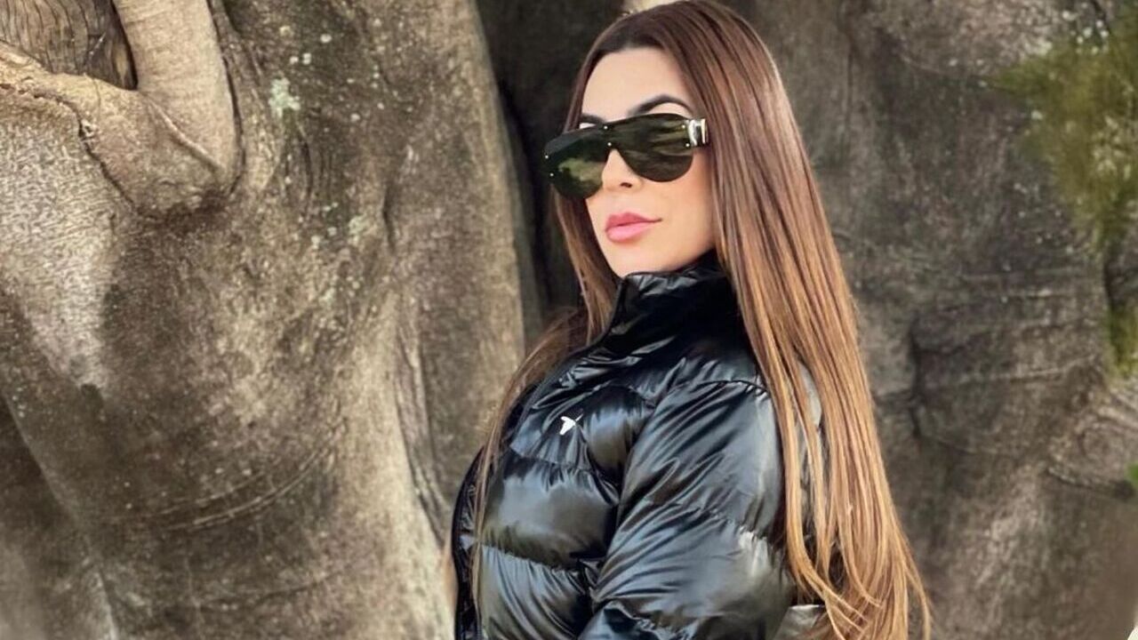 Naiara Azevedo exibe bumbum saltando em look de frio e impressiona